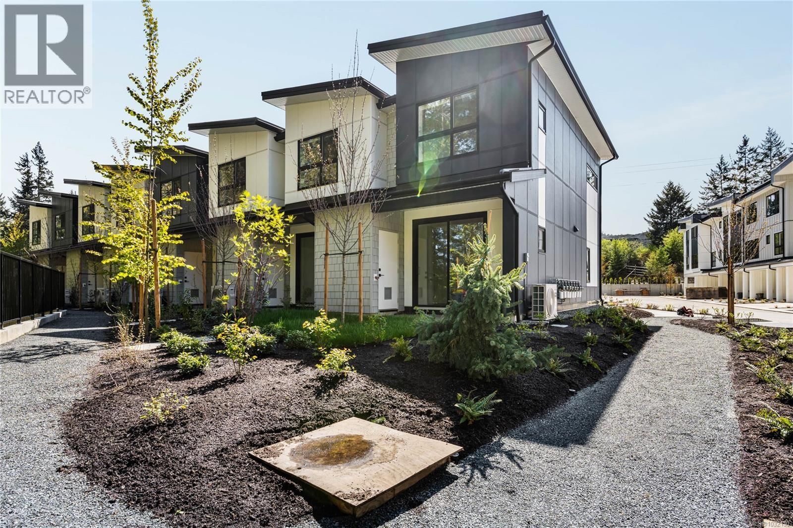 2821 CASTER PLACE Image 40