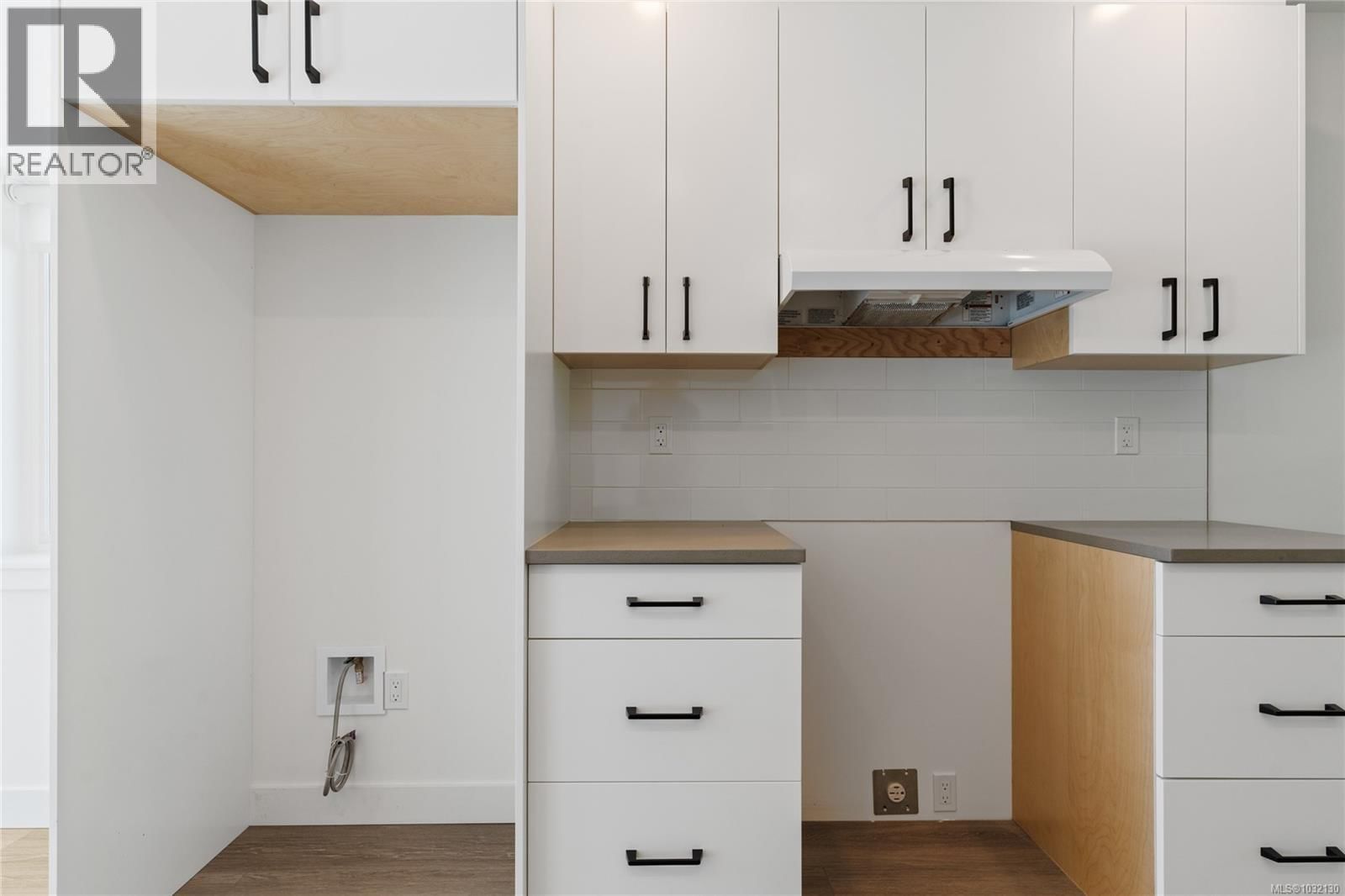 2821 CASTER PLACE Image 44