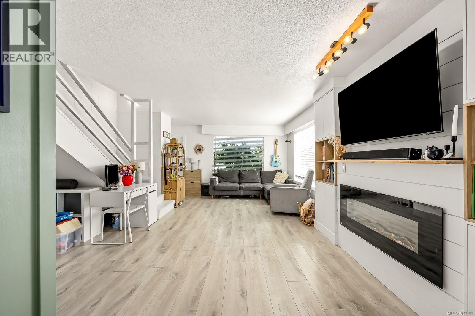  England Avenue, Courtenay, British Columbia V9N 2P7
