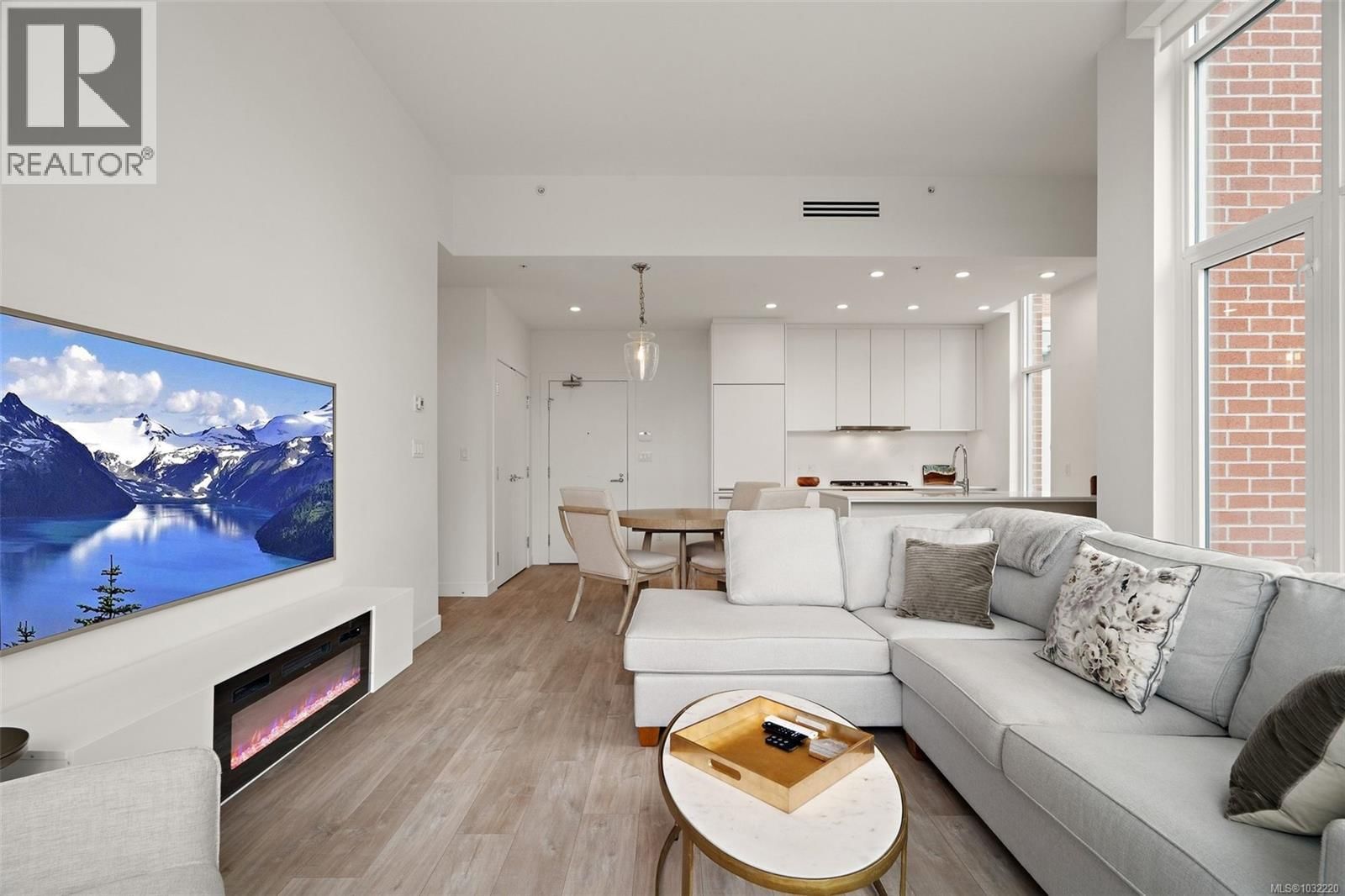 103 - 70 SAGHALIE ROAD Image 11