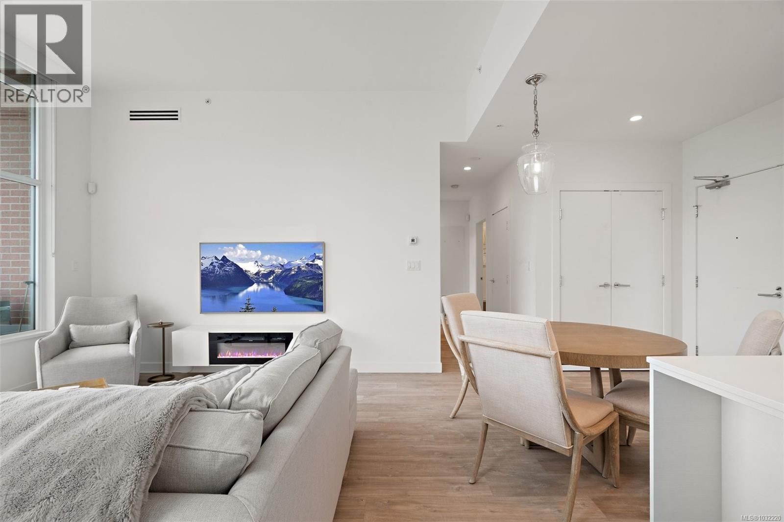 103 - 70 SAGHALIE ROAD Image 12