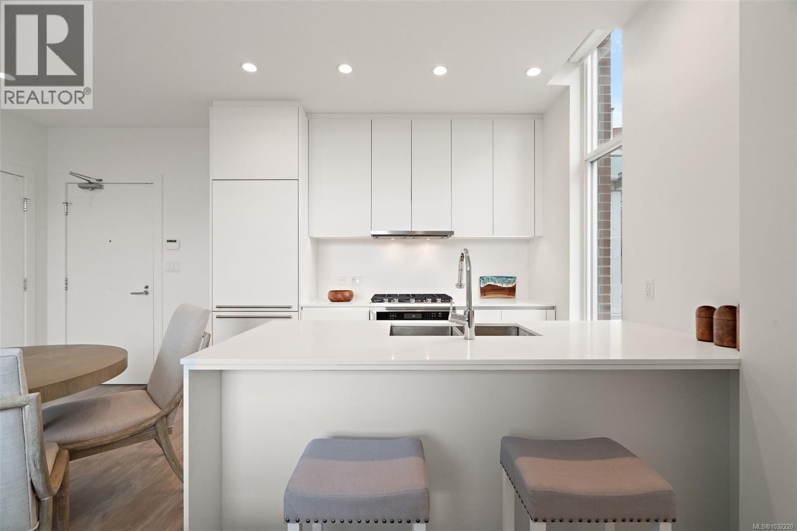 103 - 70 SAGHALIE ROAD Image 13