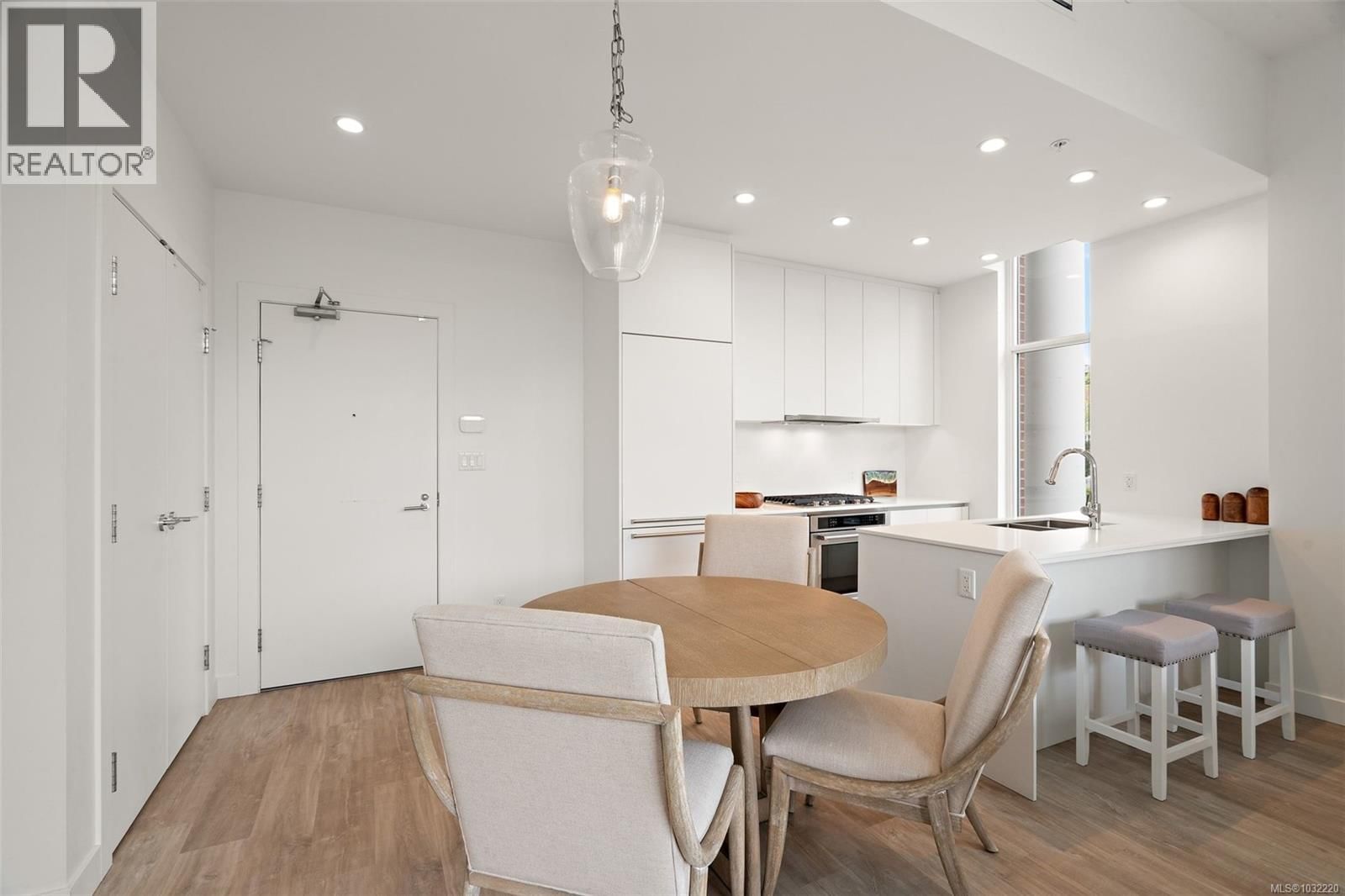 103 - 70 SAGHALIE ROAD Image 14