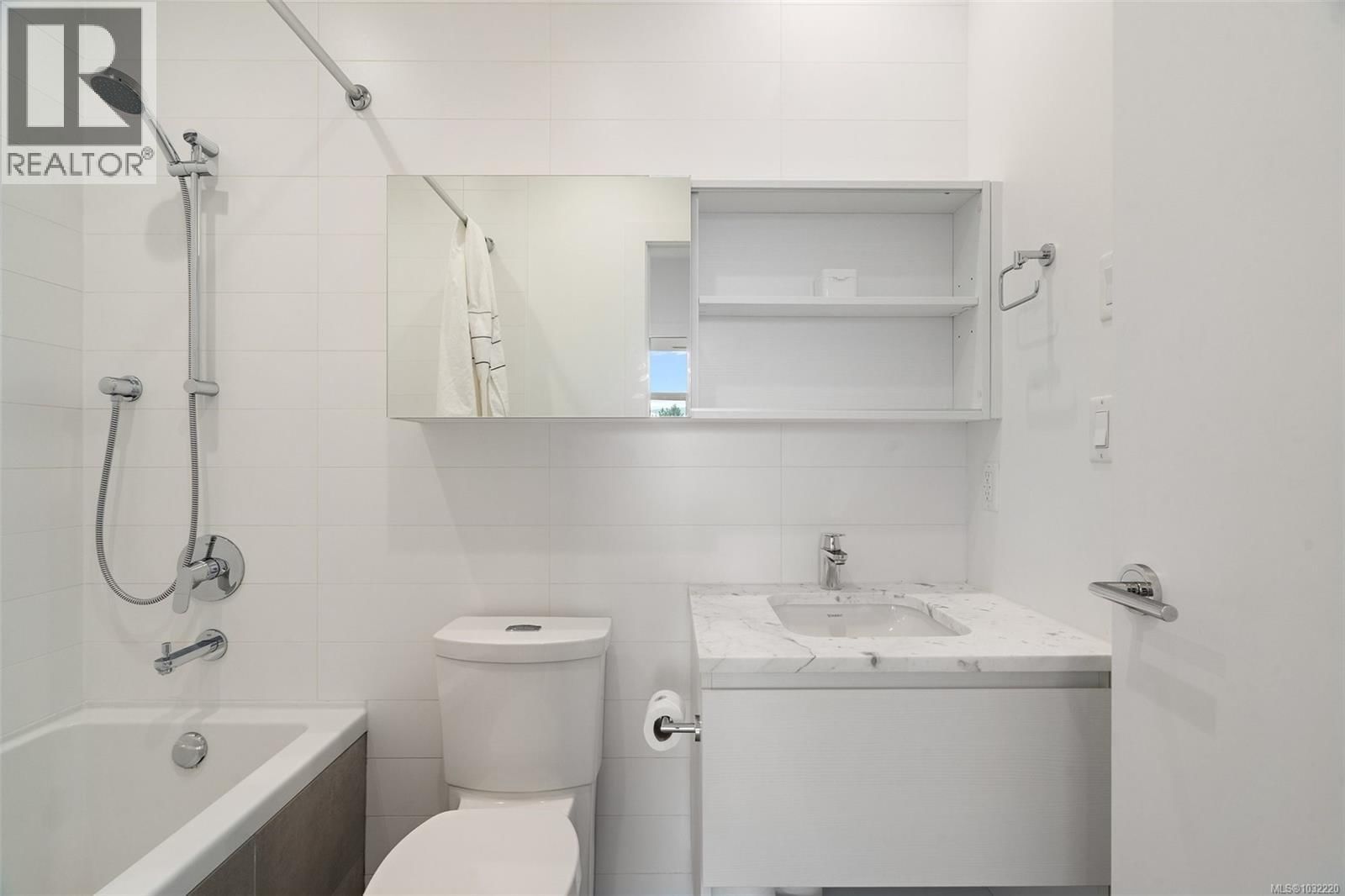 103 - 70 SAGHALIE ROAD Image 15