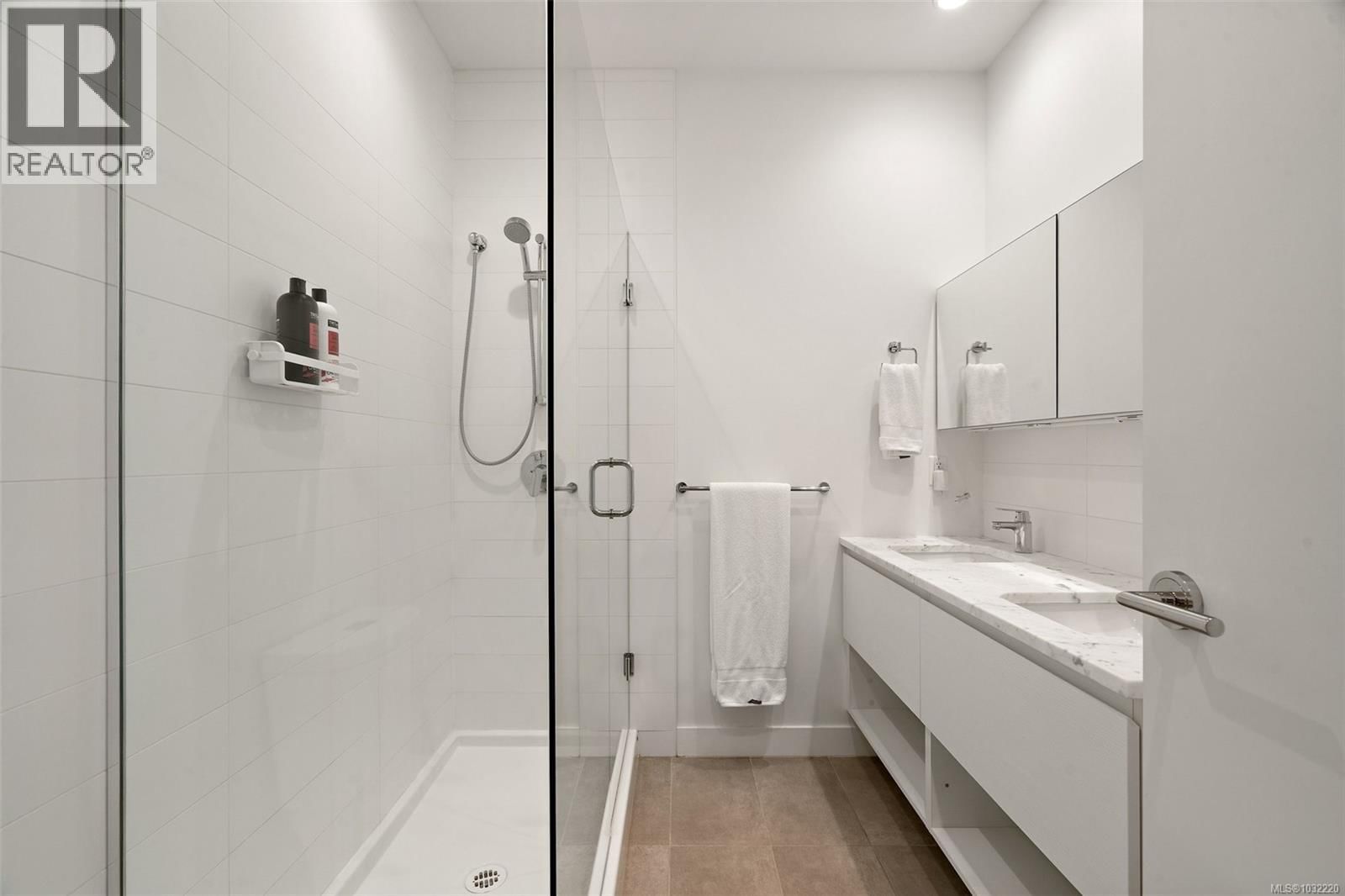 103 - 70 SAGHALIE ROAD Image 16