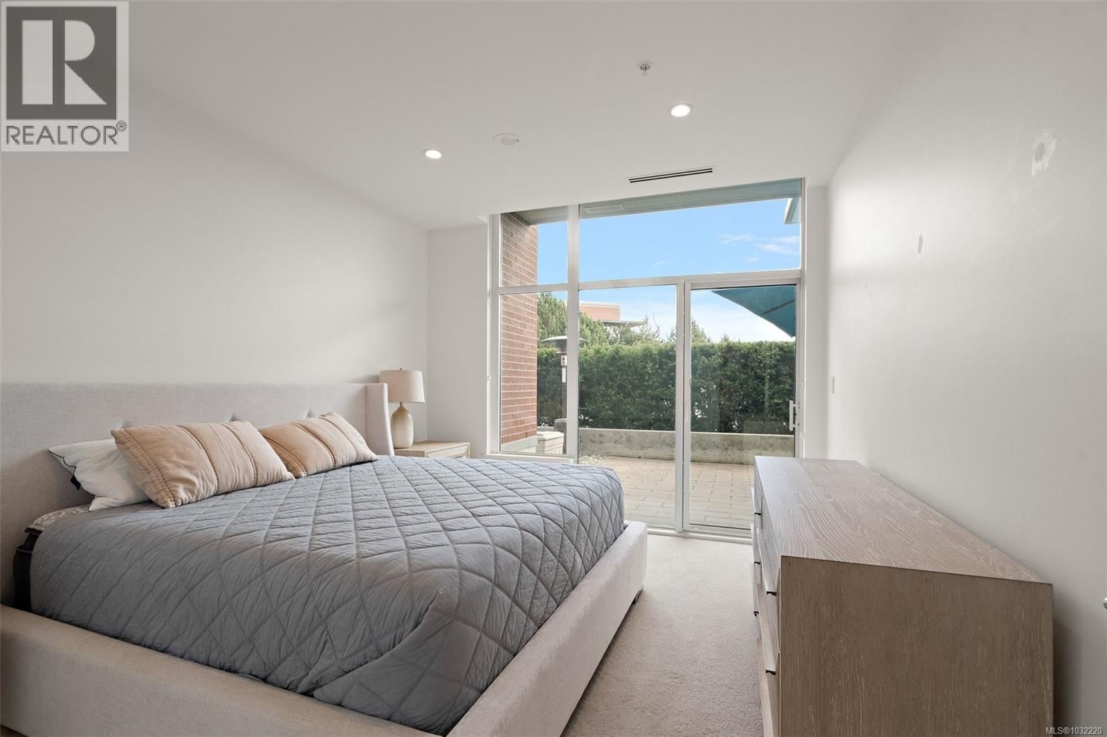 103 - 70 SAGHALIE ROAD Image 17