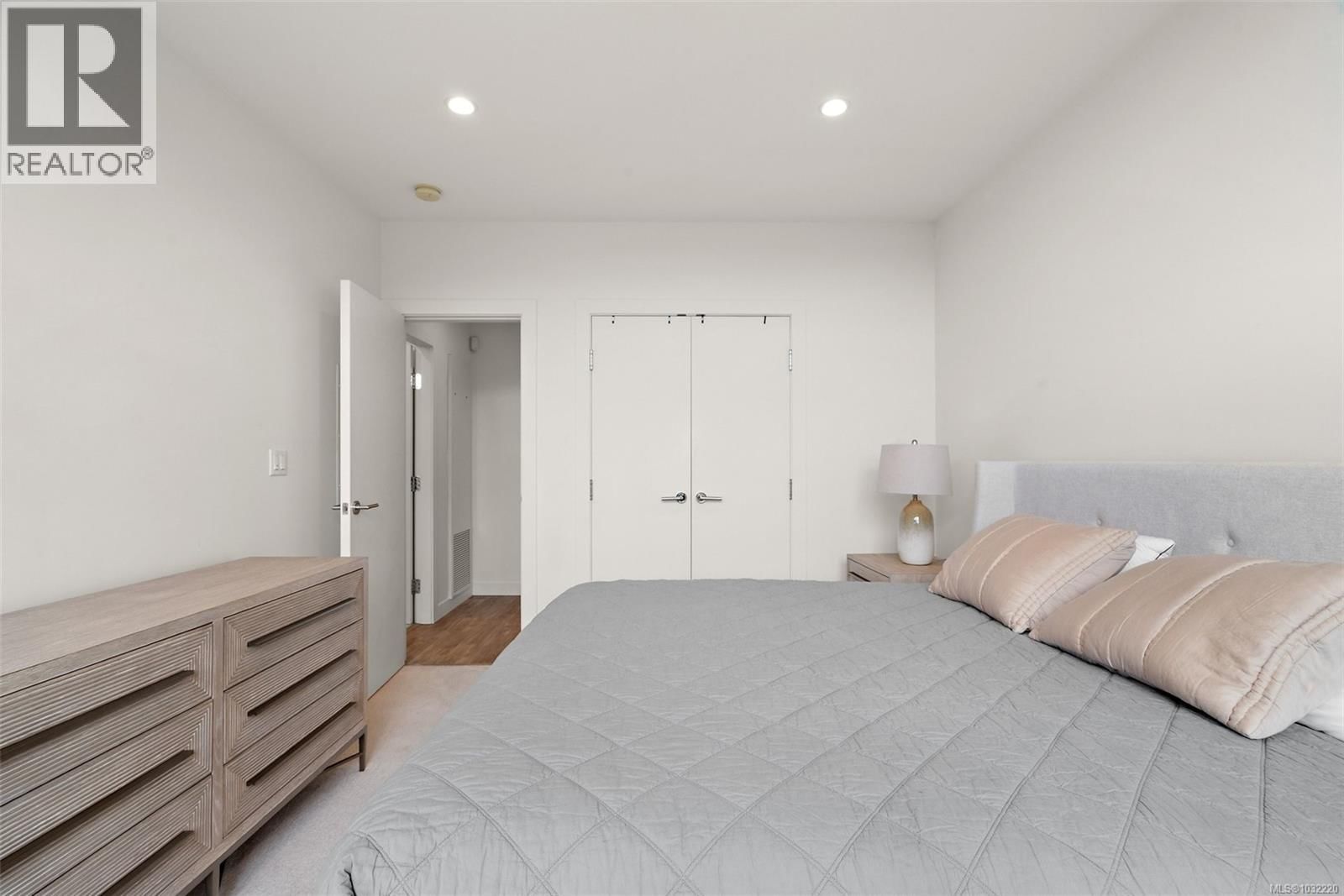 103 - 70 SAGHALIE ROAD Image 18