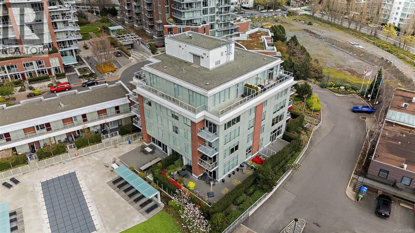 103 - 70 SAGHALIE ROAD Image 3