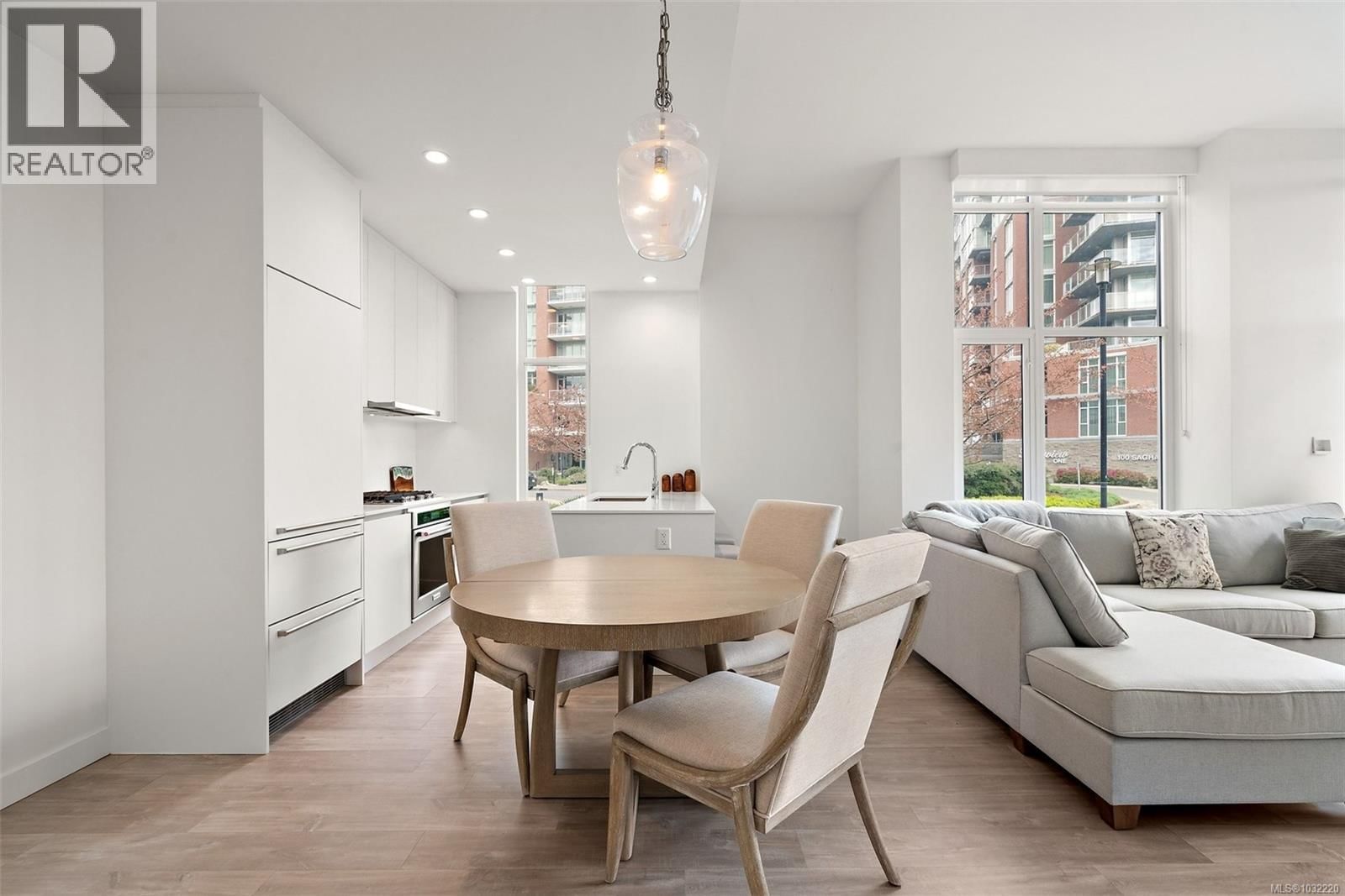 103 - 70 SAGHALIE ROAD Image 4