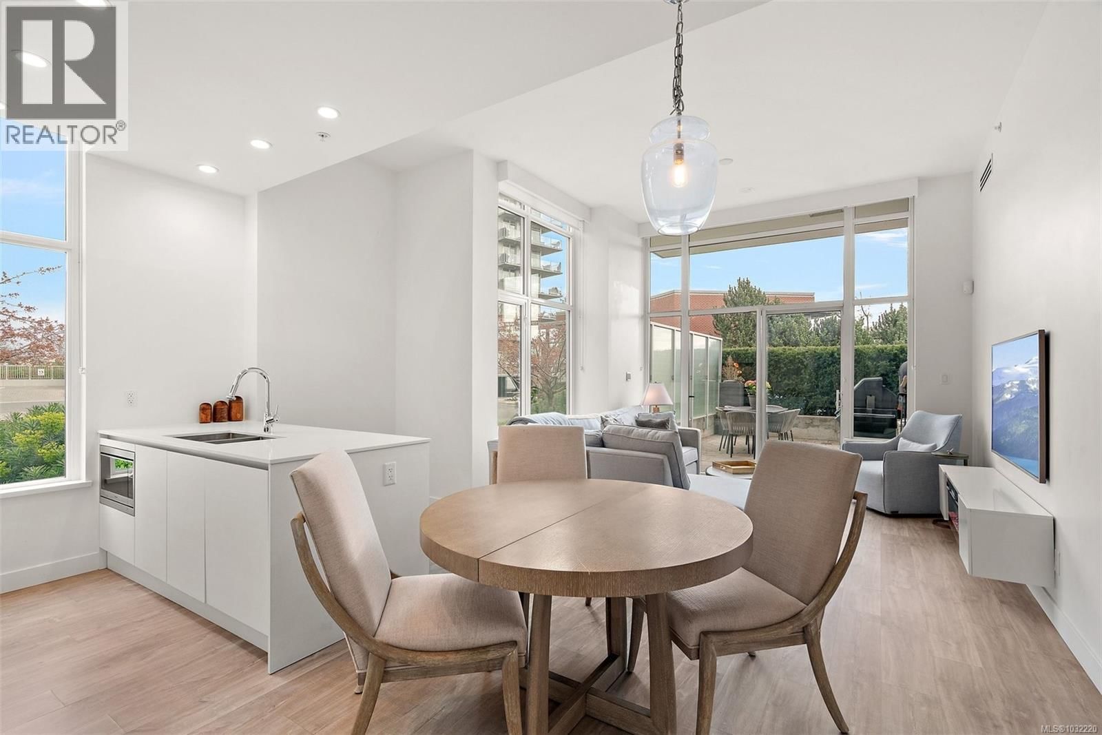 103 - 70 SAGHALIE ROAD Image 5