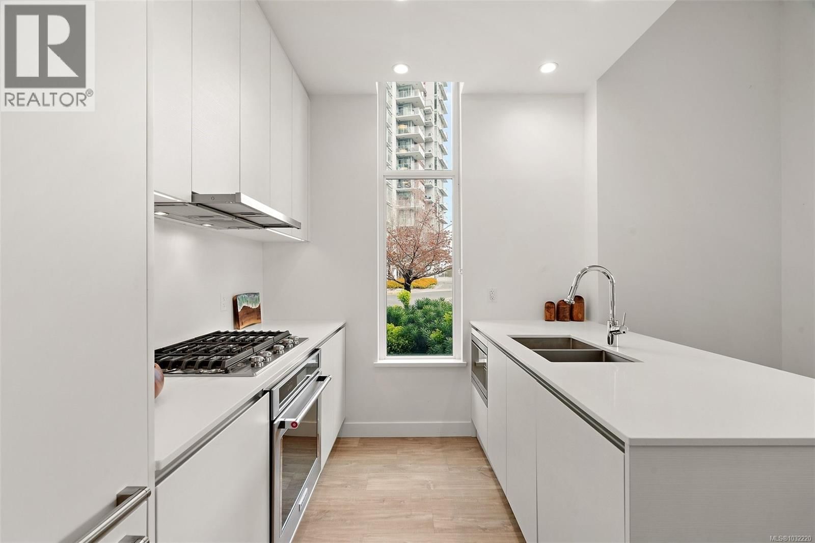 103 - 70 SAGHALIE ROAD Image 6