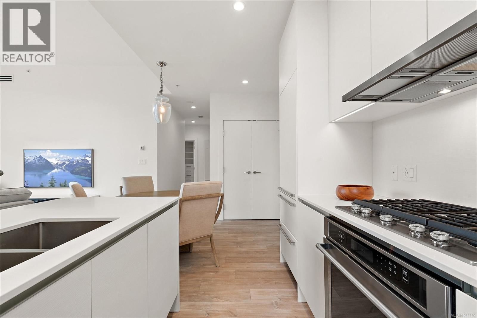 103 - 70 SAGHALIE ROAD Image 7