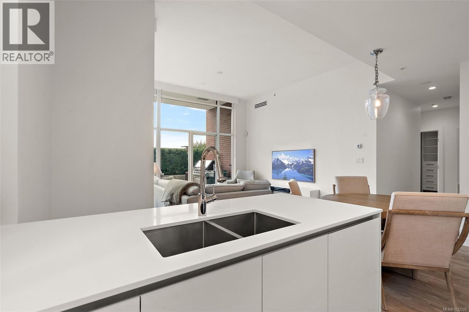 103 - 70 SAGHALIE ROAD Image 8