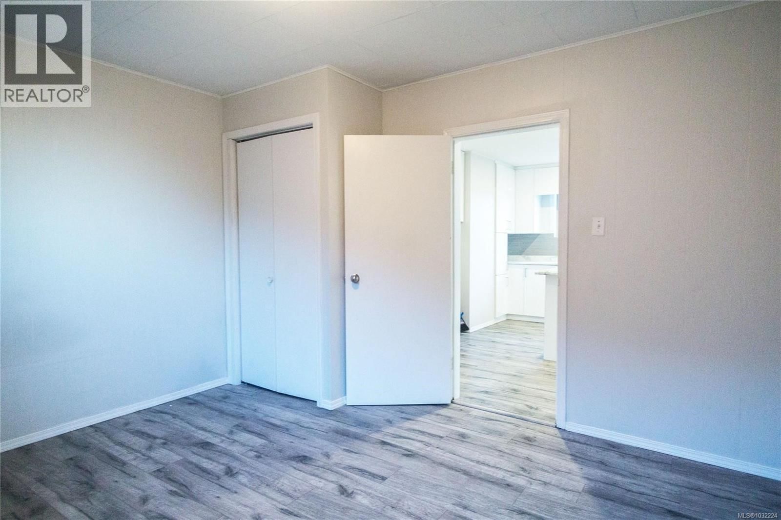 18 GILLESPIE STREET SOUTH Image 8