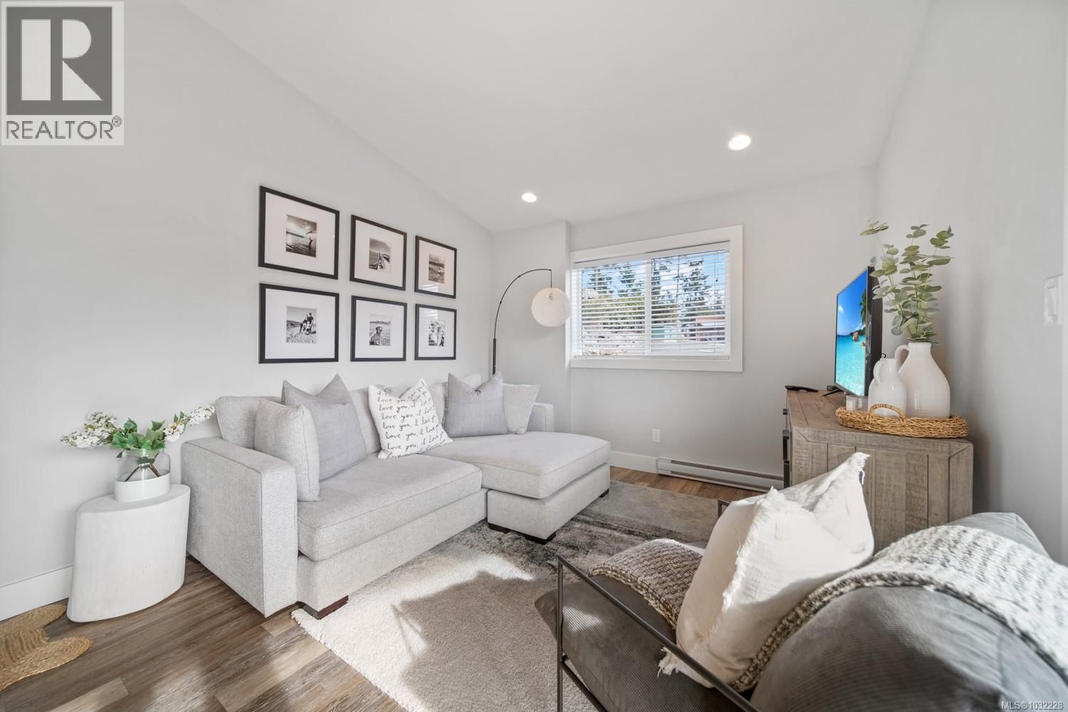 7405 COTTAGE WAY Image 22