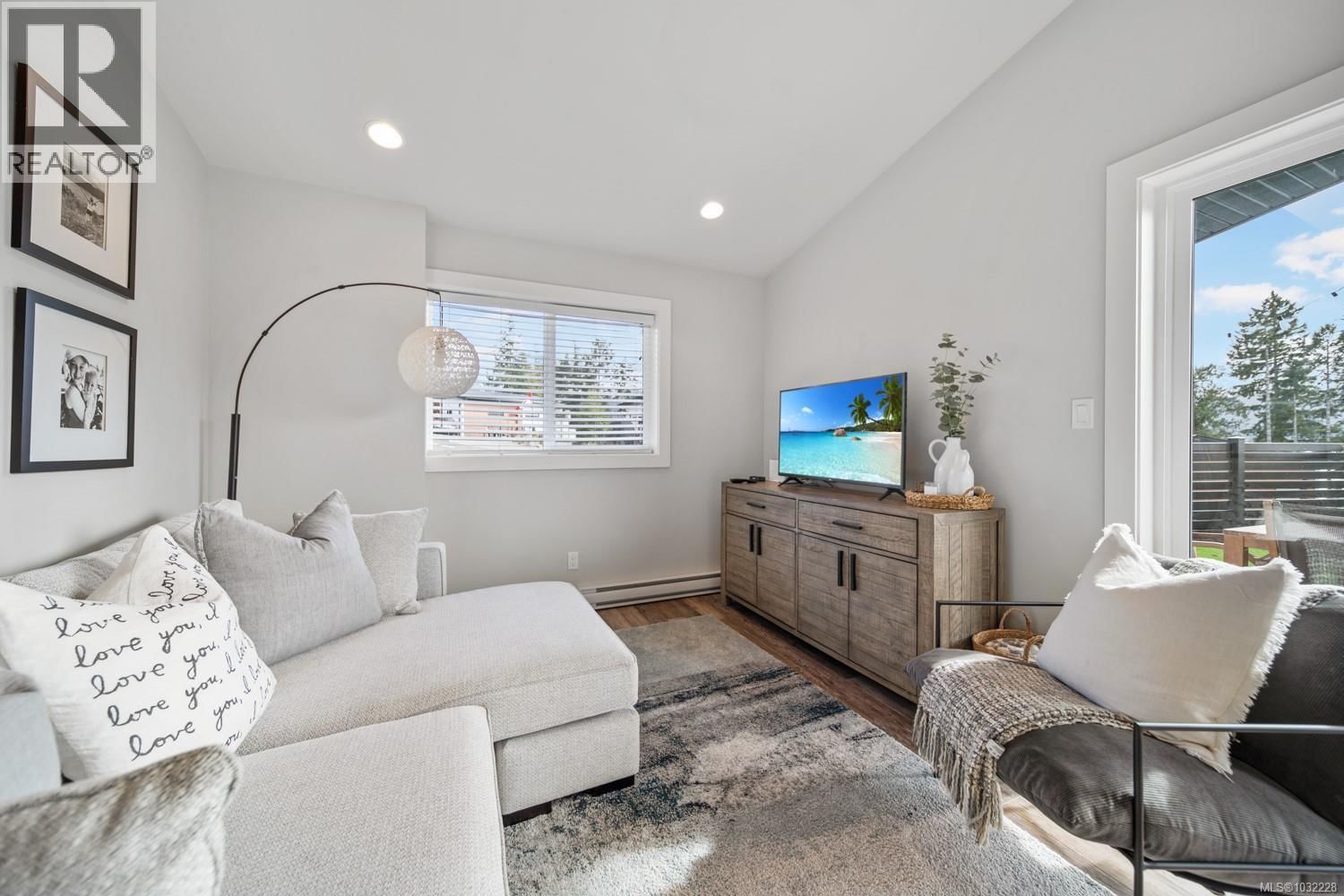 7405 COTTAGE WAY Image 23