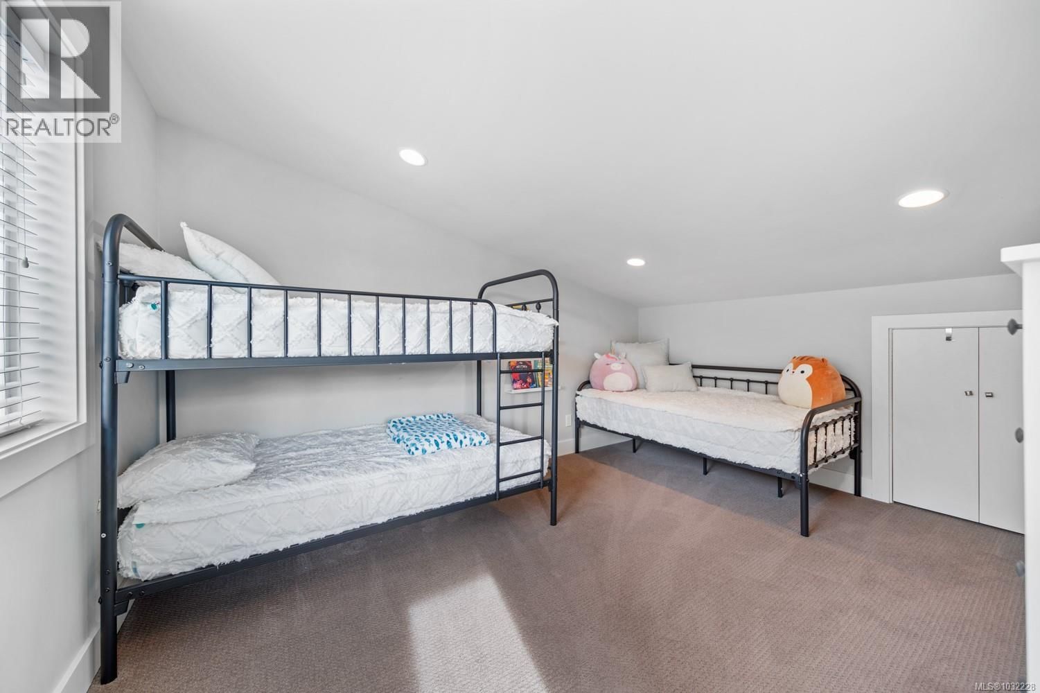 7405 COTTAGE WAY Image 25