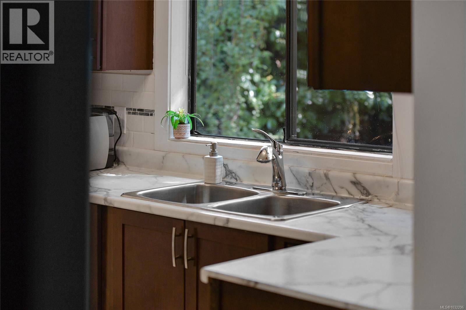 7037 WALLACE DRIVE Image 7