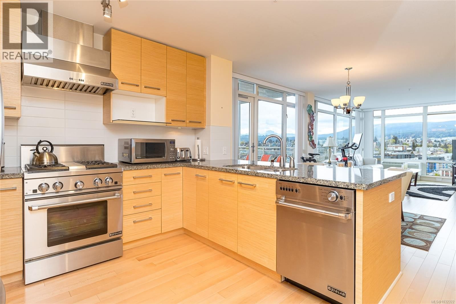 1402 38 Front Street