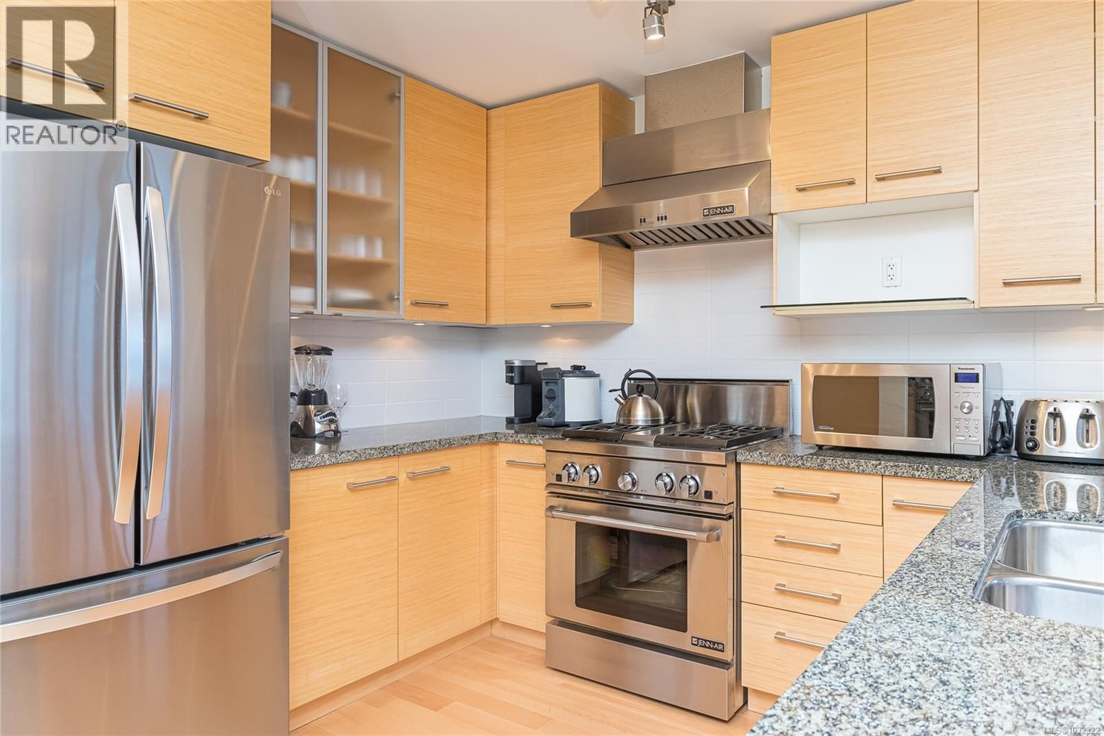 1402 38 Front Street property photo