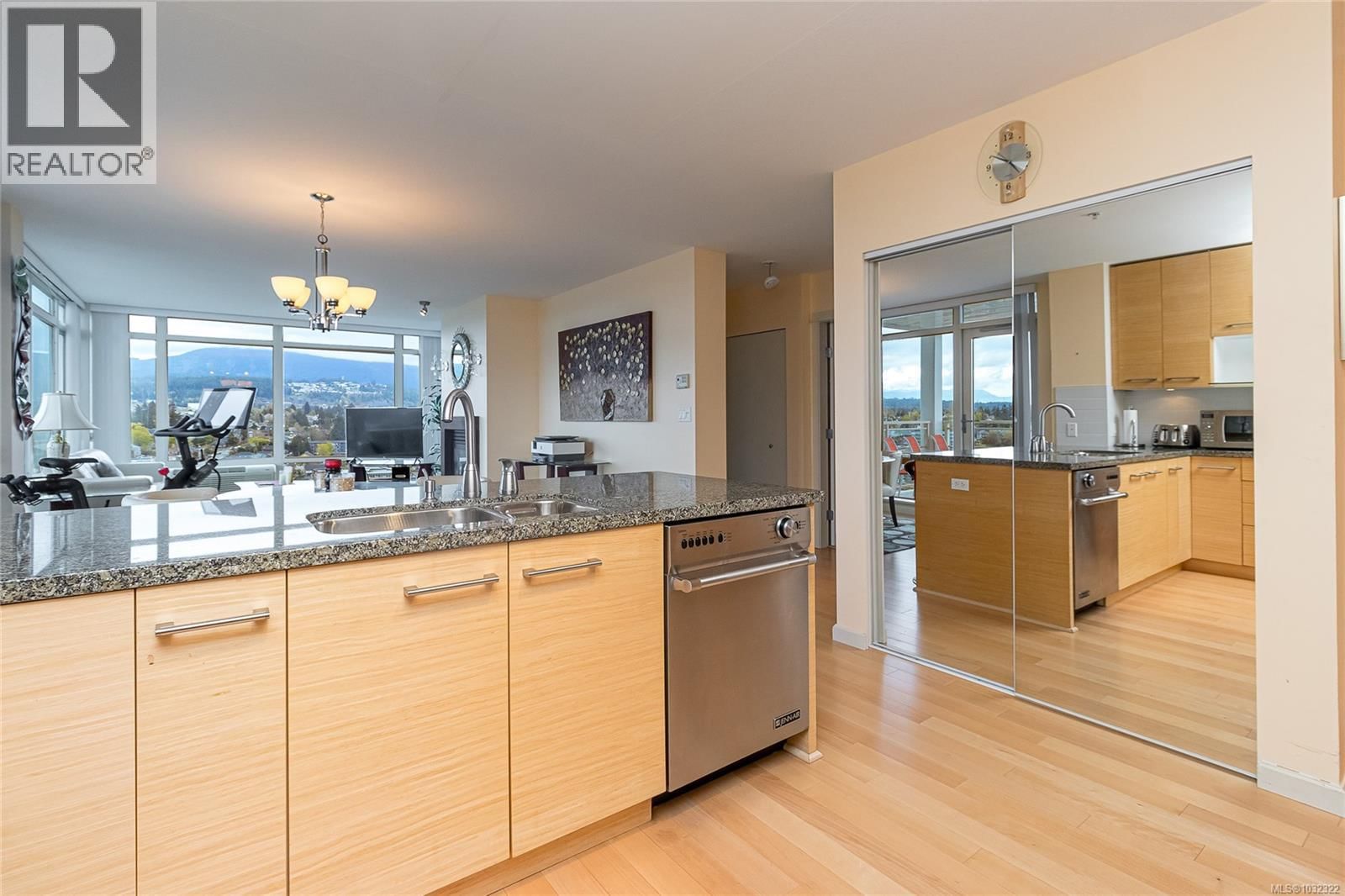 1402 38 Front Street property photo