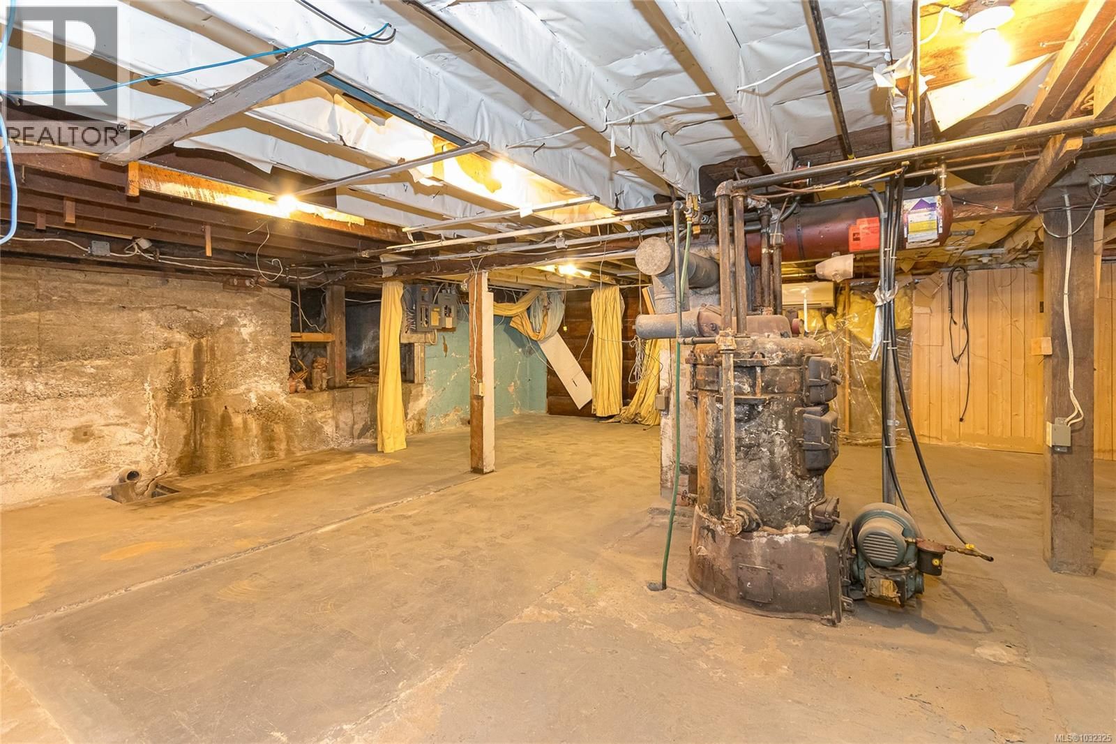 824 ELLERY STREET Image 15