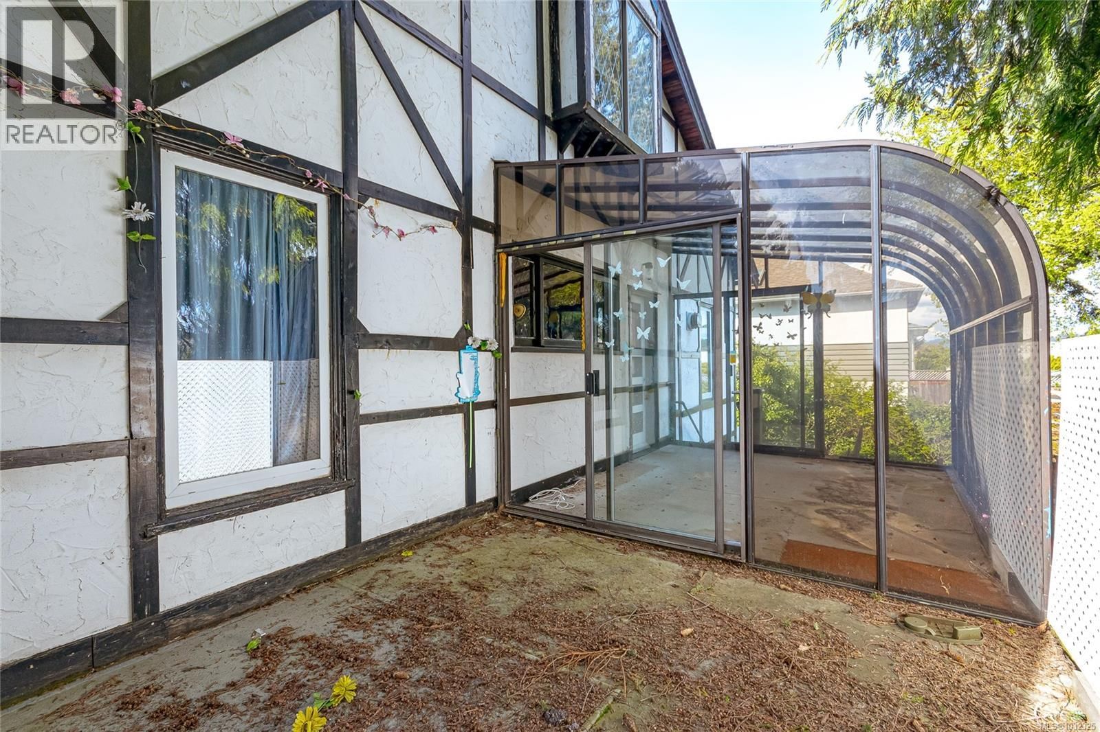 824 ELLERY STREET Image 16