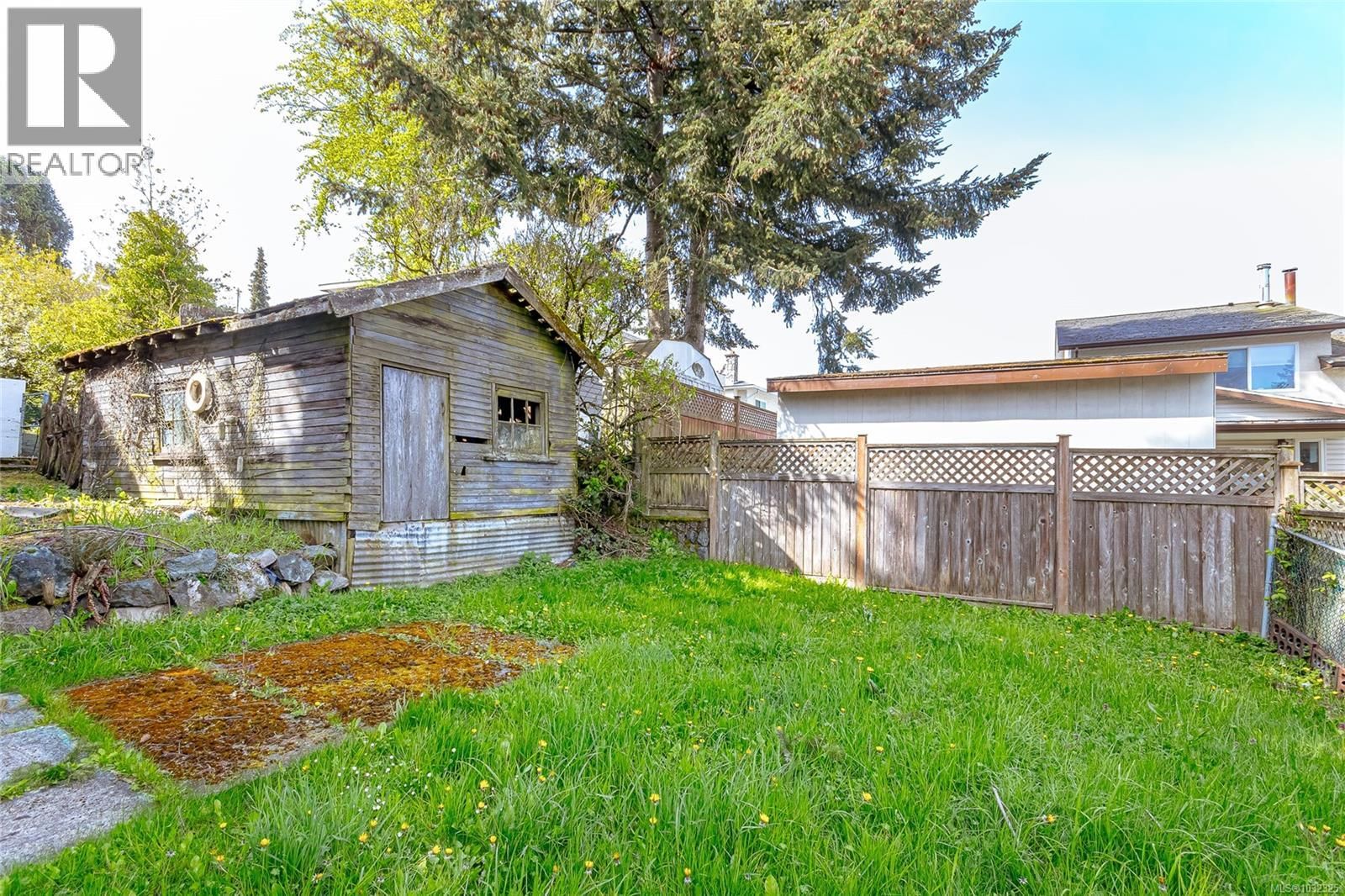 824 ELLERY STREET Image 17