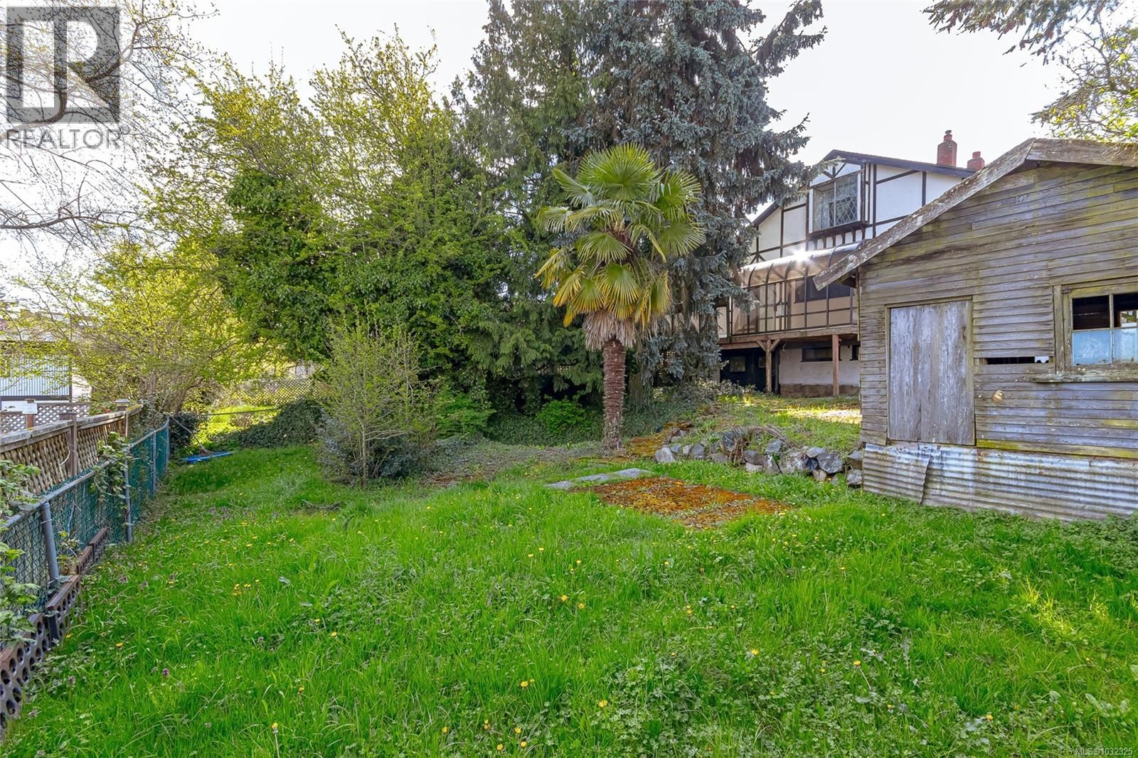 824 ELLERY STREET Image 18