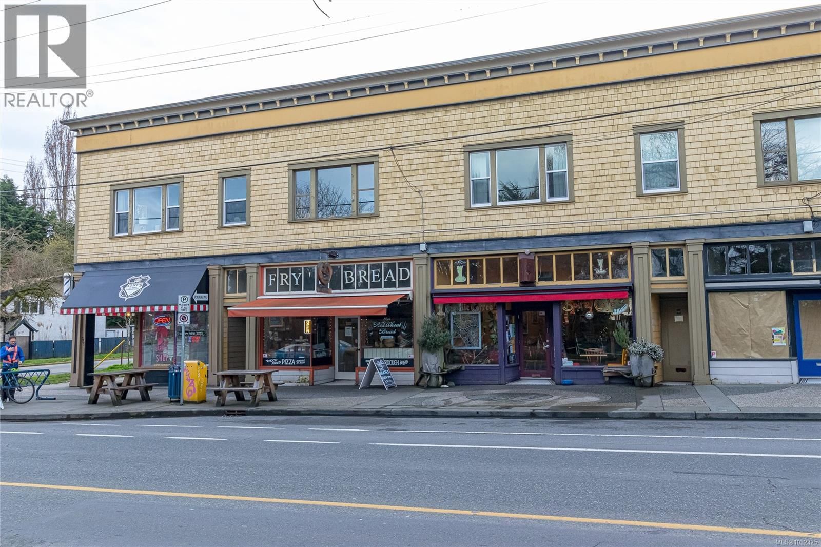 824 ELLERY STREET Image 23