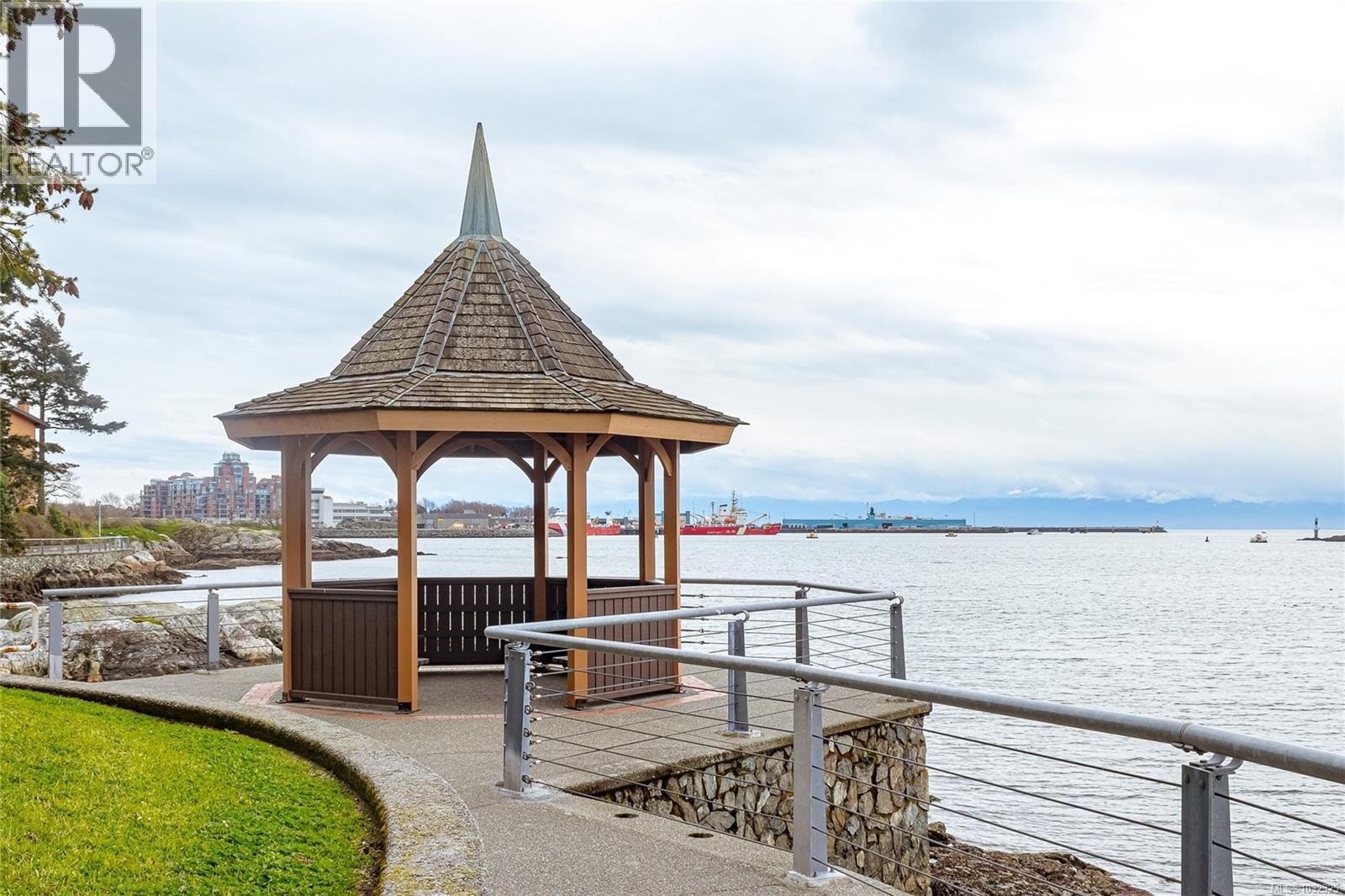 824 ELLERY STREET Image 26