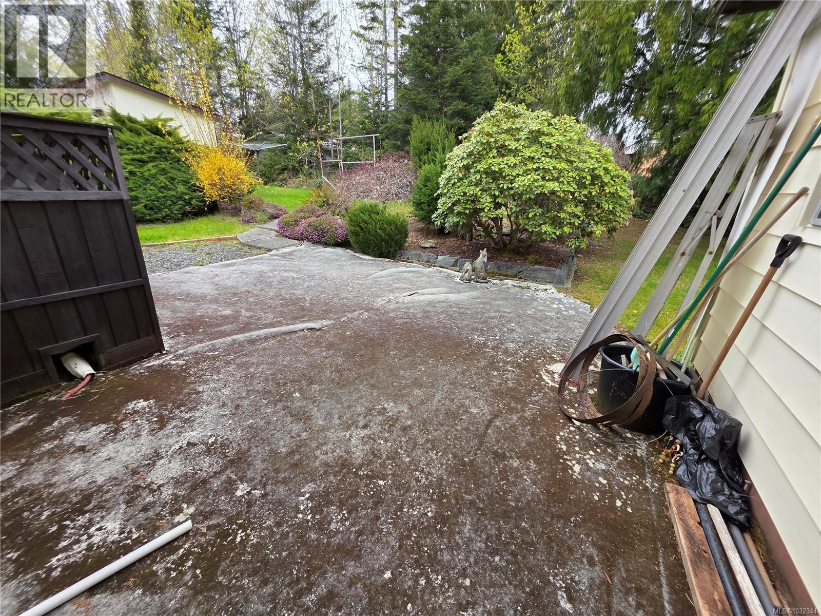 13 - 4935 BROUGHTON STREET Image 11