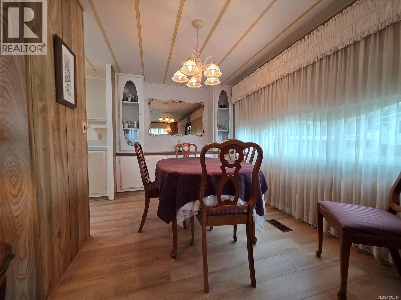 13 - 4935 BROUGHTON STREET Image 5