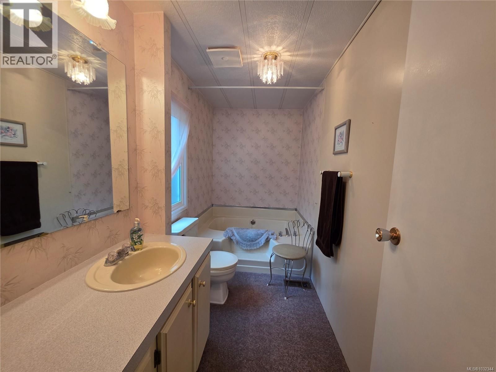 13 - 4935 BROUGHTON STREET Image 8