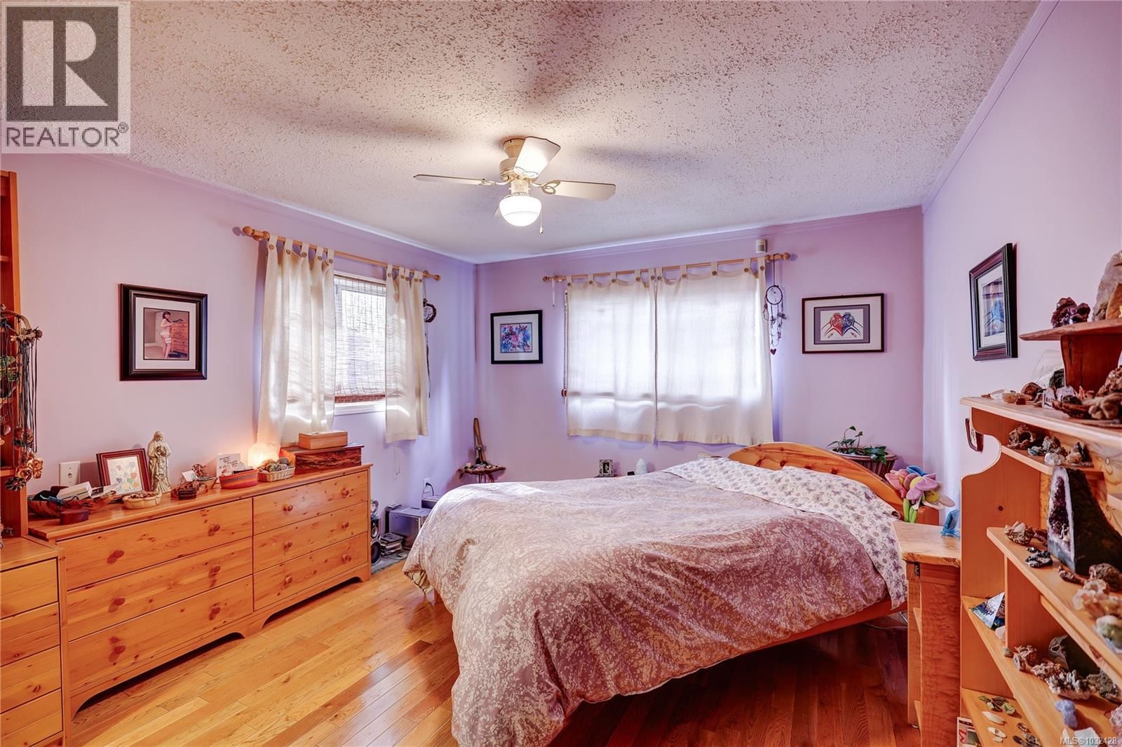 525 PIONEER CRESCENT Image 15