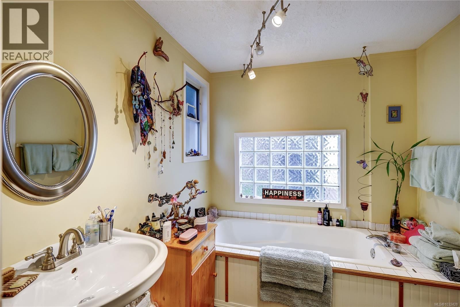 525 PIONEER CRESCENT Image 20