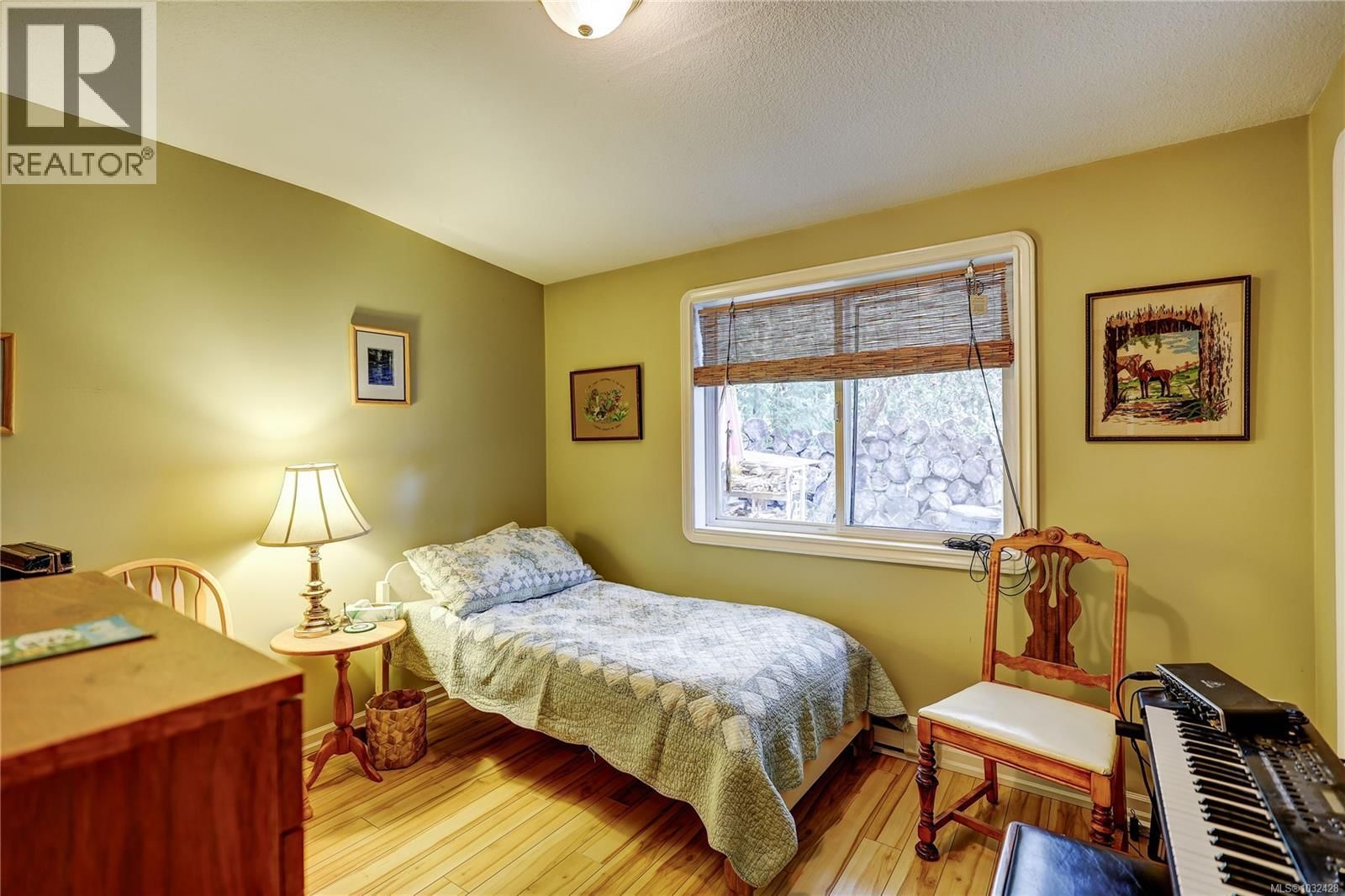 525 PIONEER CRESCENT Image 21