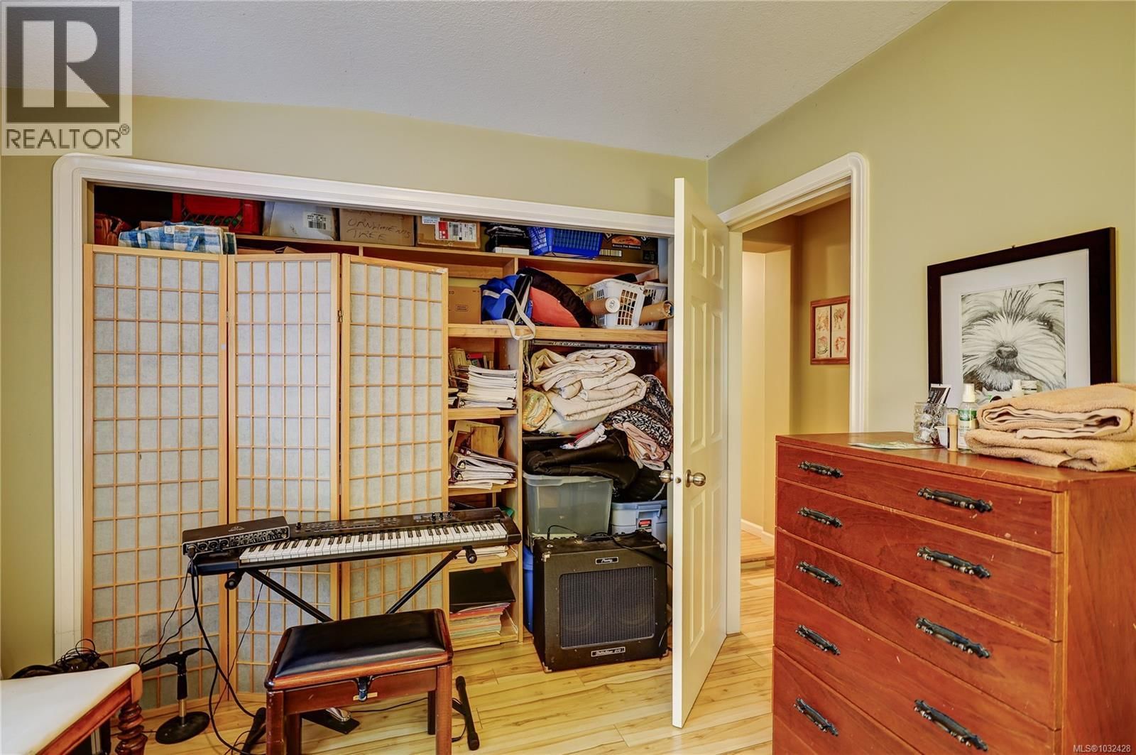 525 PIONEER CRESCENT Image 22