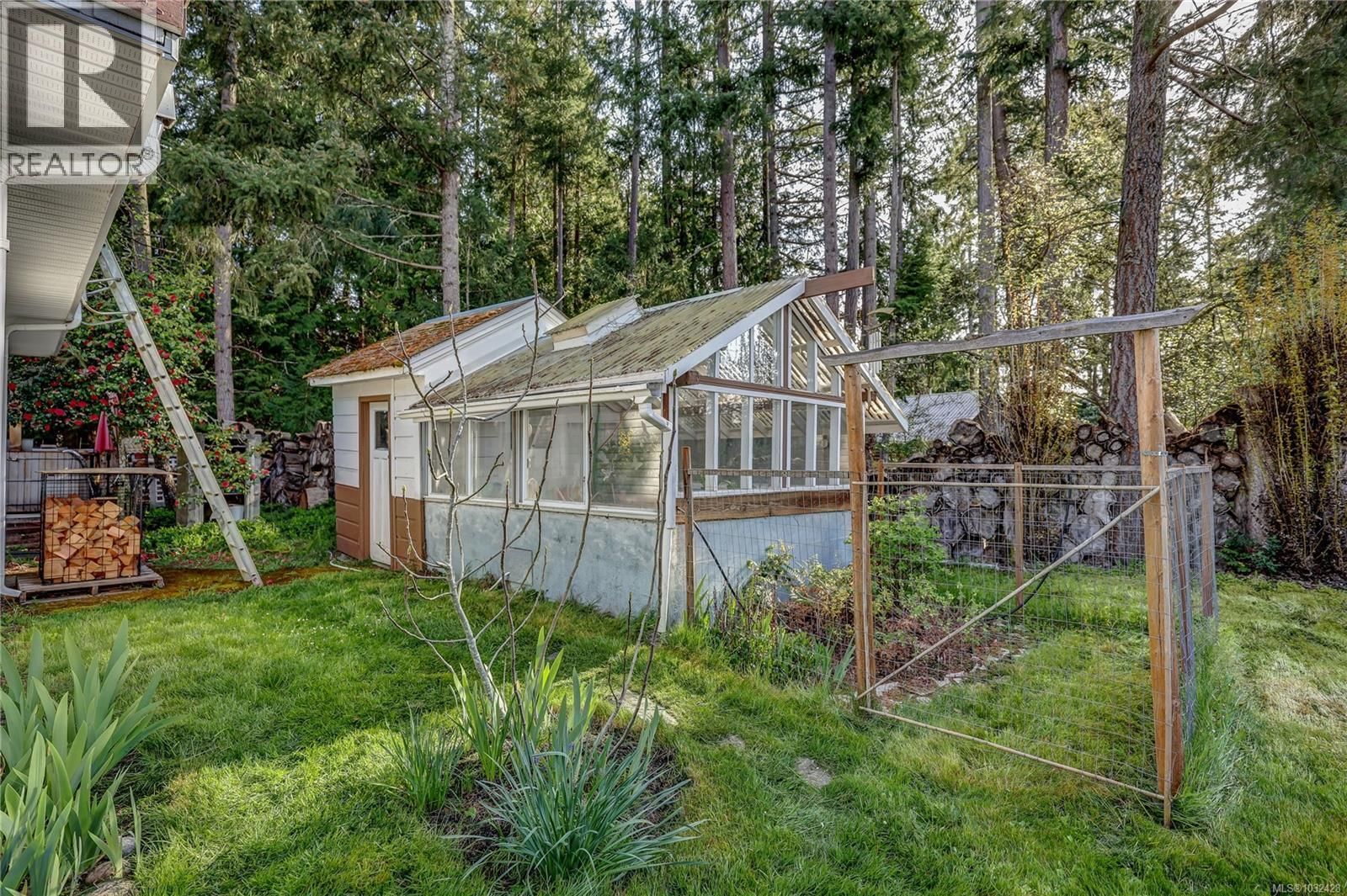 525 PIONEER CRESCENT Image 31