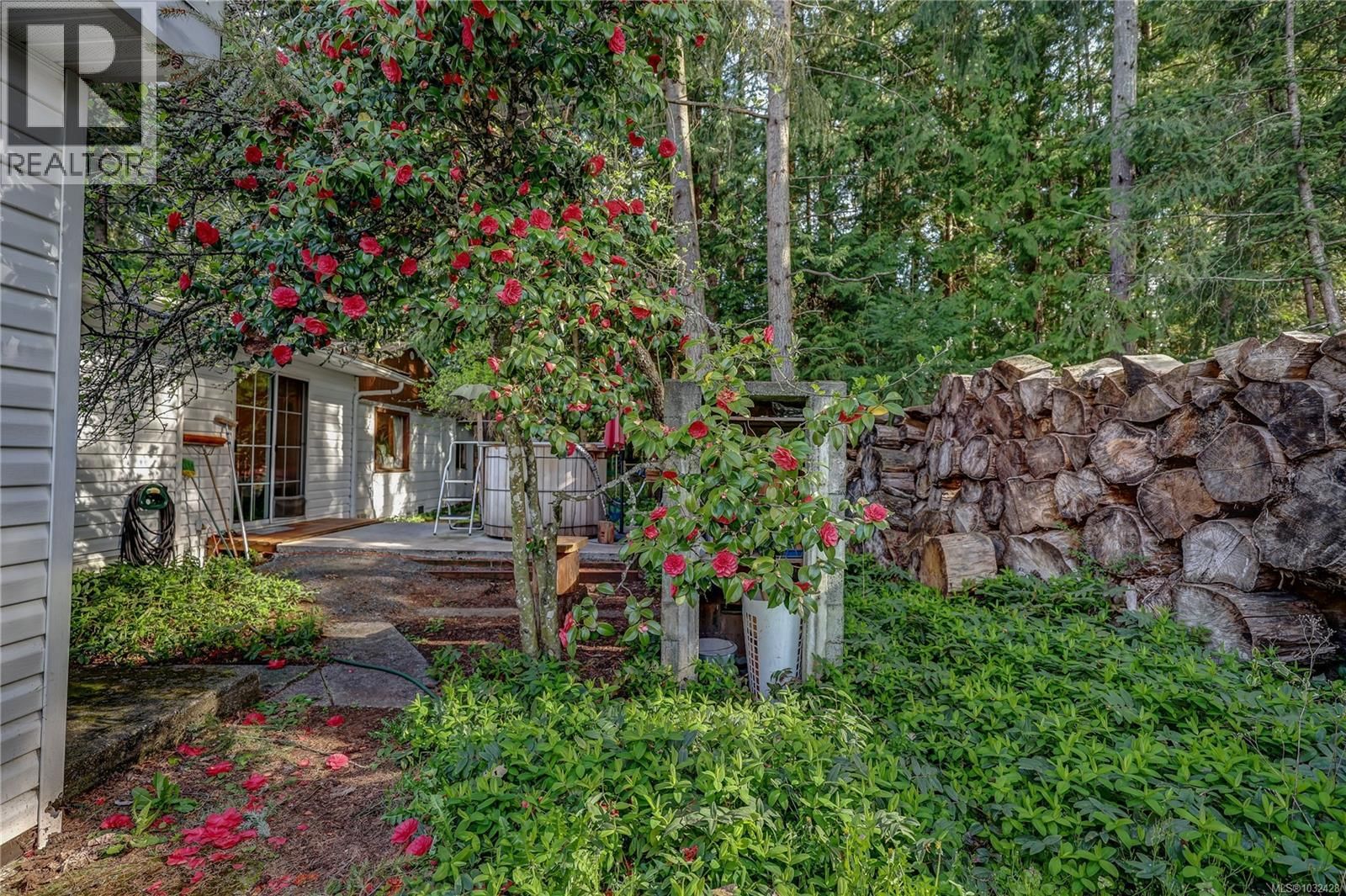 525 PIONEER CRESCENT Image 33