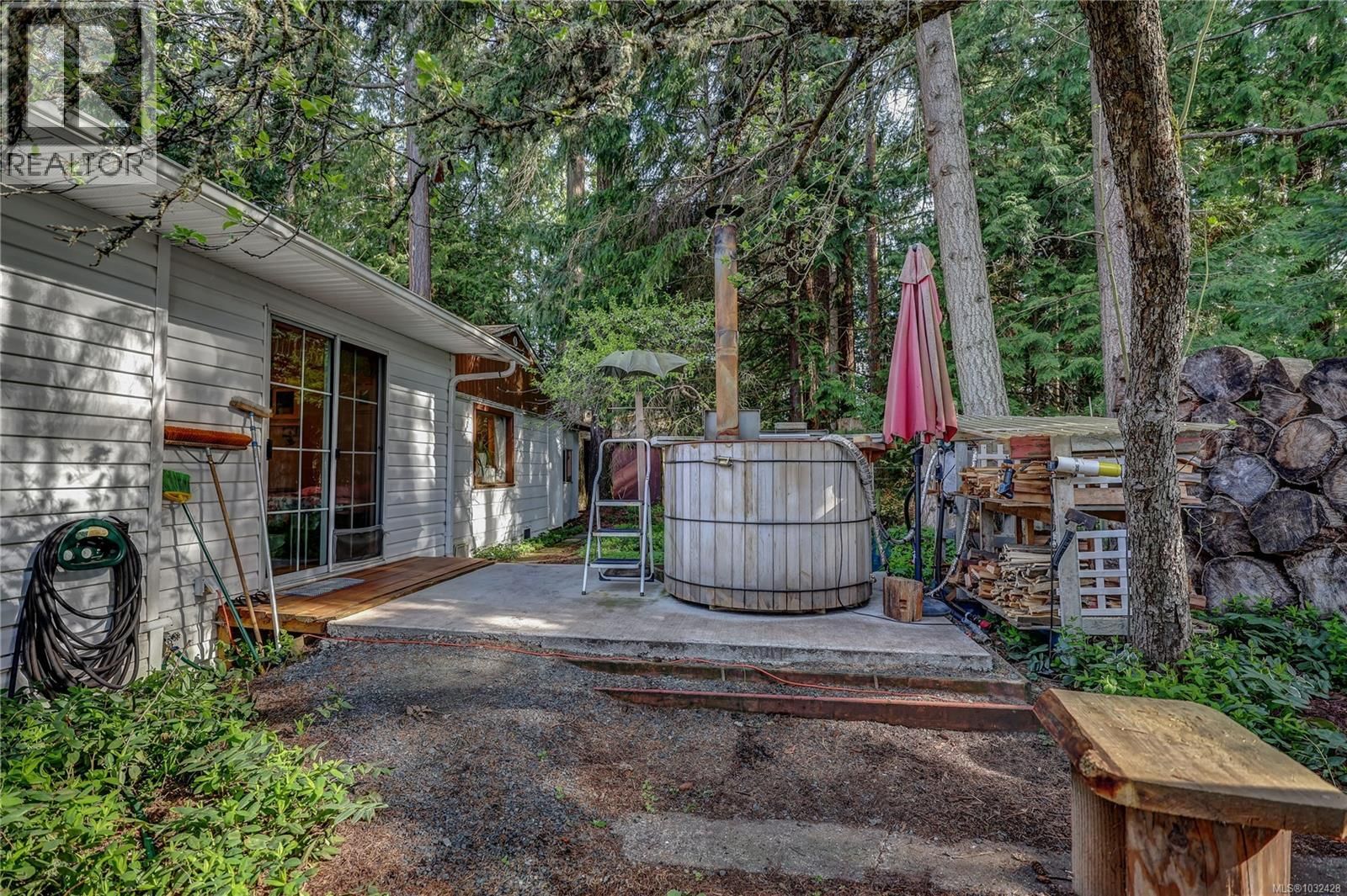 525 PIONEER CRESCENT Image 34