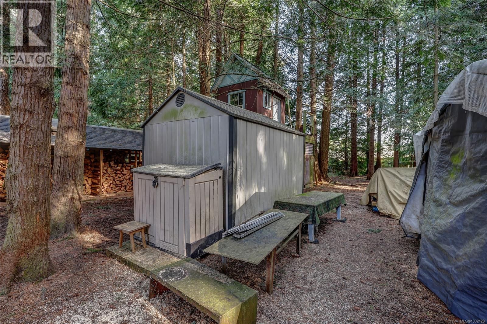 525 PIONEER CRESCENT Image 37