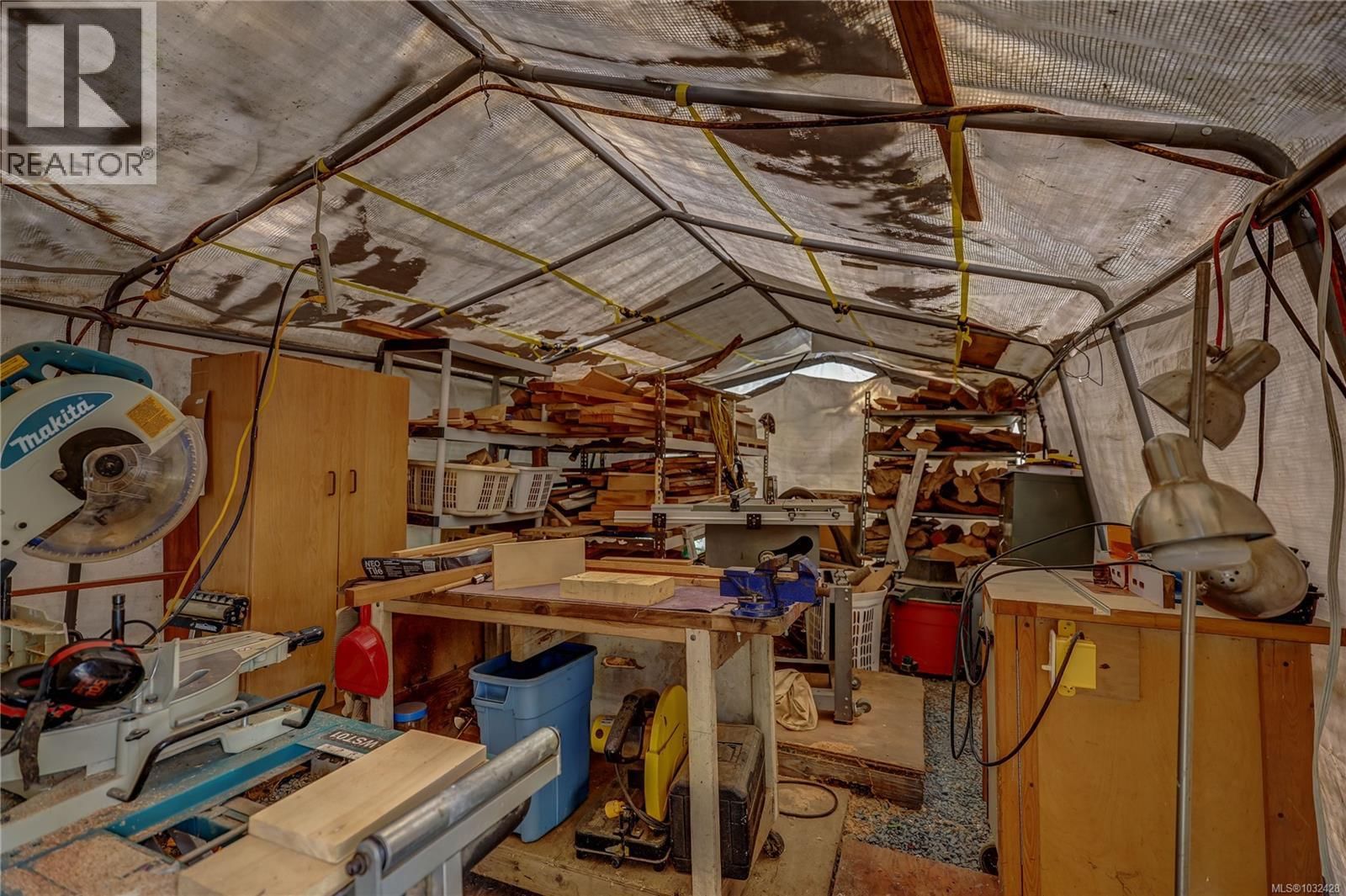 525 PIONEER CRESCENT Image 38