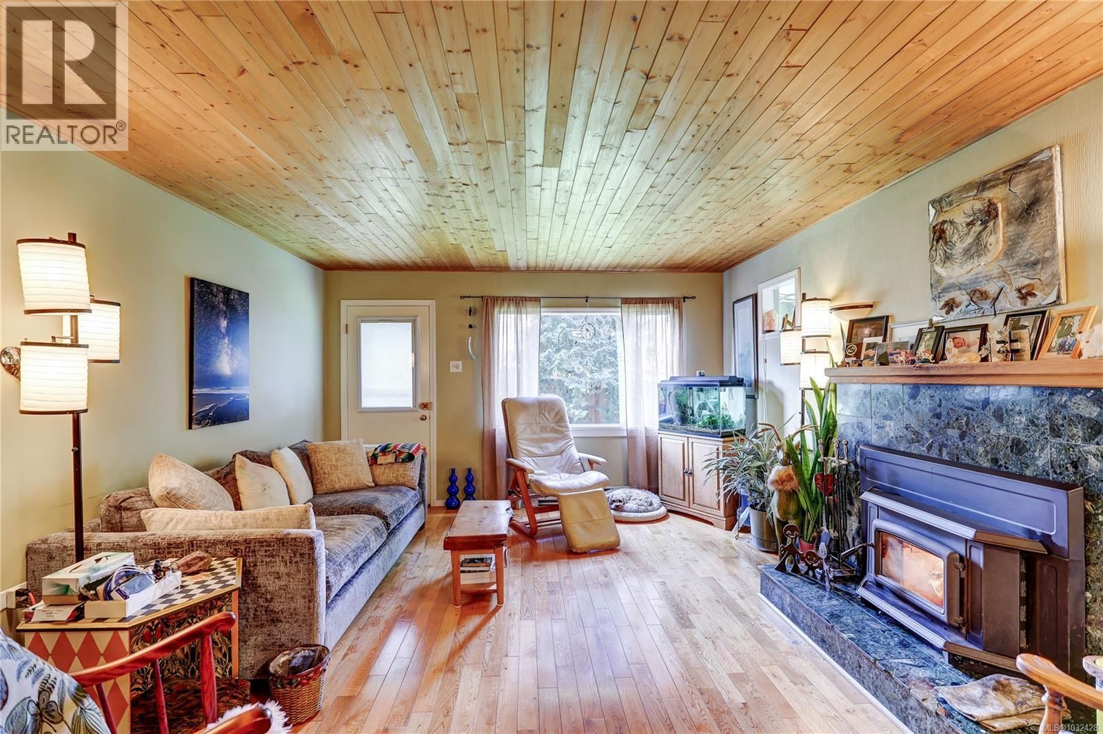 525 PIONEER CRESCENT Image 4