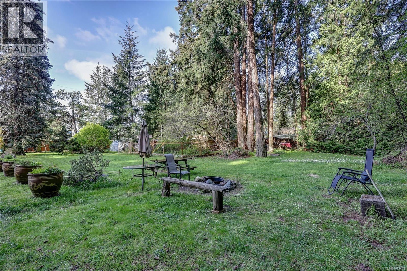 525 PIONEER CRESCENT Image 42