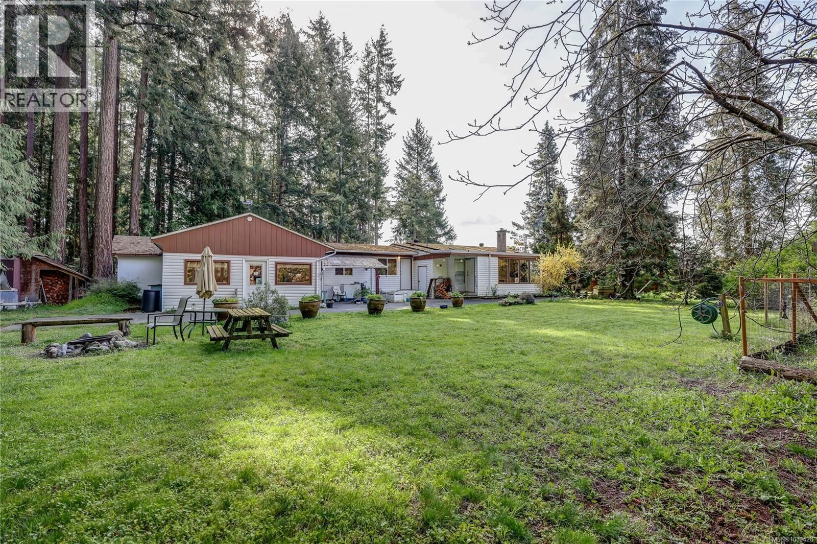 525 PIONEER CRESCENT Image 44