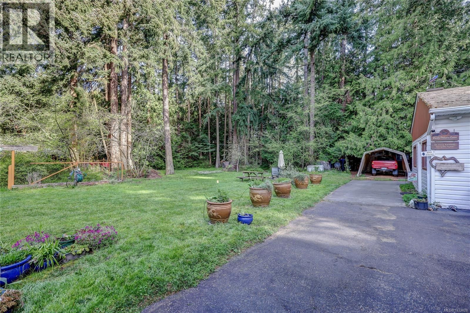 525 PIONEER CRESCENT Image 47