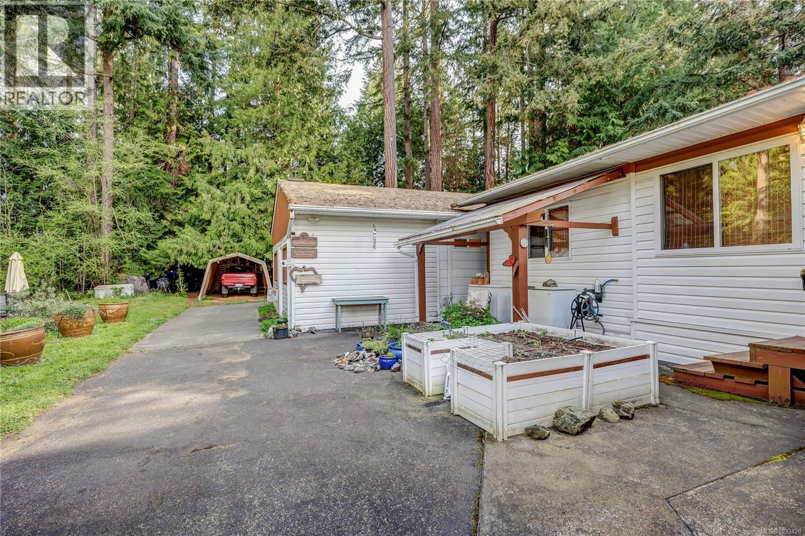 525 PIONEER CRESCENT Image 48