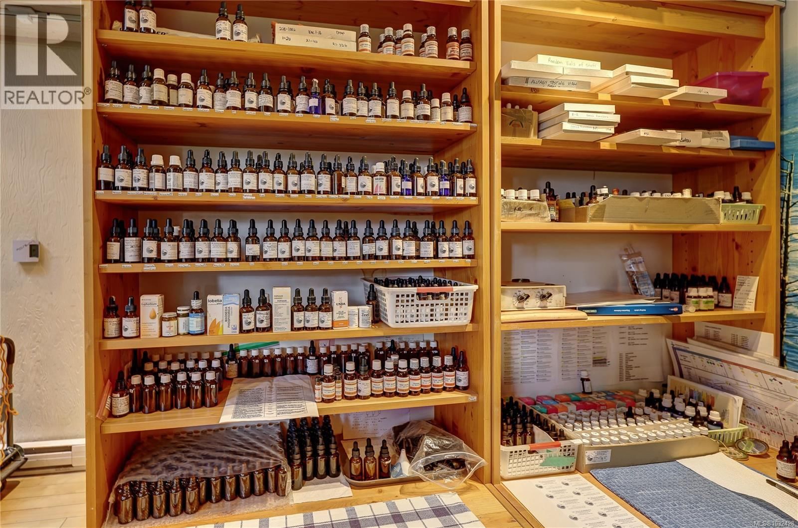 525 PIONEER CRESCENT Image 56