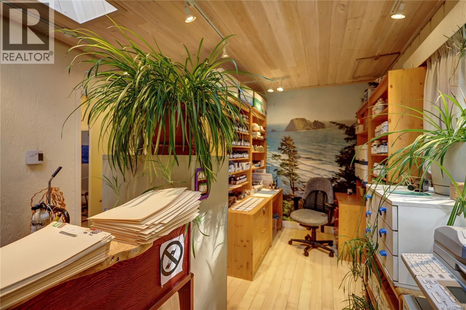 525 PIONEER CRESCENT Image 57